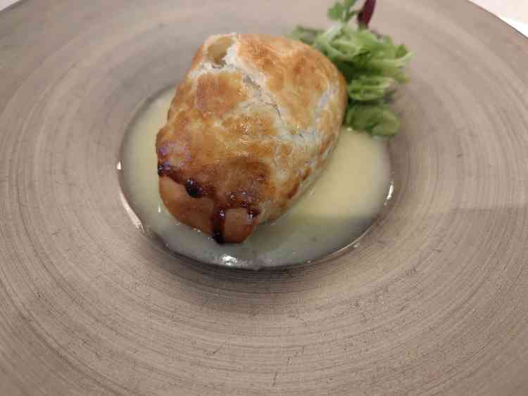 コースの魚料理