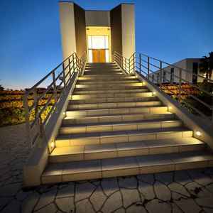 チャペルに繋がる階段です。陽が落ちた直後に撮りましたが綺麗でした。