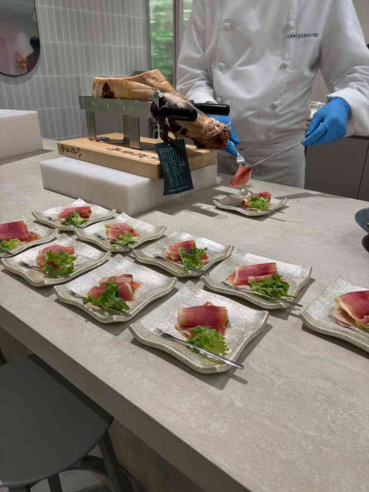 目の前で調理してくださるお料理が大変美味しく、とても感動しました。