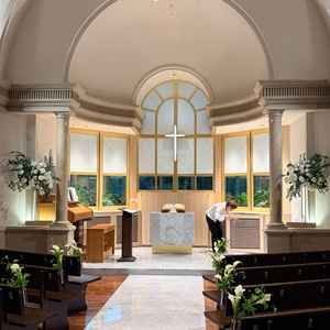 式場。ややコンパクト。色味が可愛らしい。