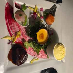 全て本当に美味しかったですが、特に真ん中の雲丹のプリンとエビのビスクスープが最高に美味しかったです！