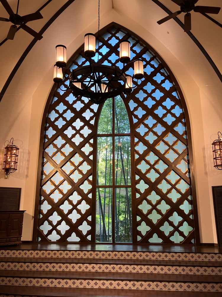 2Fのチャぺル。中庭をうまく活用している。美しい。