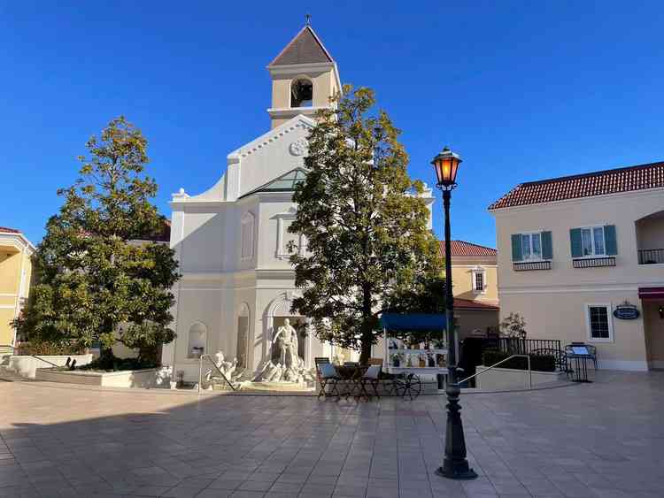 ゲストが会場について最初に目にする広場