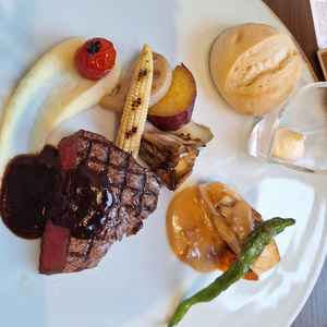 コースメイン料理等の試食