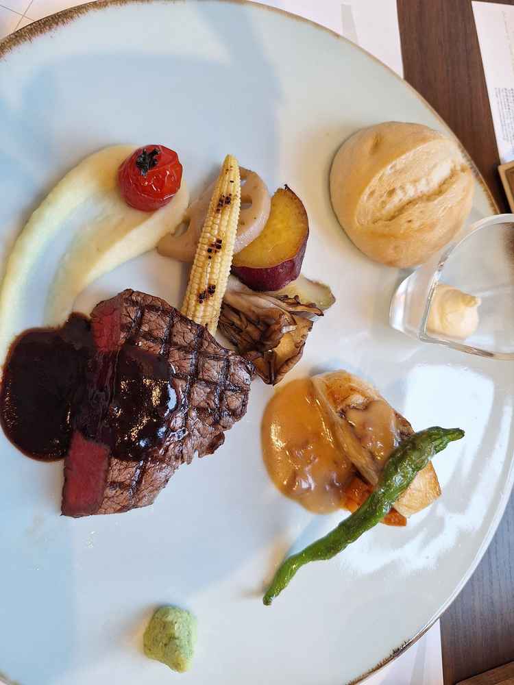 コースメイン料理等の試食