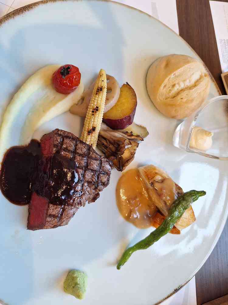 コースメイン料理等の試食