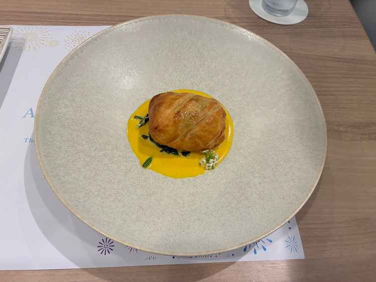 1番人気のヒラメのパイ包みは、大葉の香りがアクセントになり美味しかった。