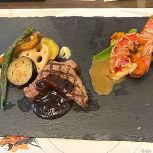 試食①。お肉もエビも野菜も大変おいしかったです。