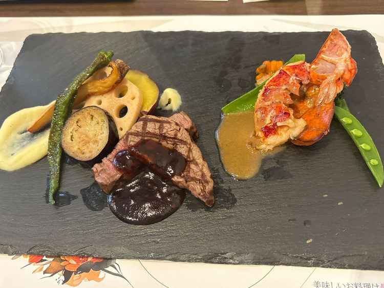 試食①。お肉もエビも野菜も大変おいしかったです。