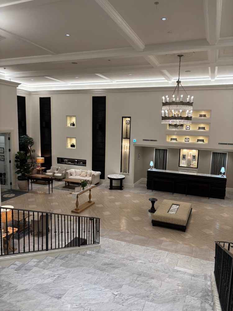 ゲストの待合室。式場から披露宴会場までがとても近く、ゲストが会場の雰囲気を目いっぱい楽しめます。