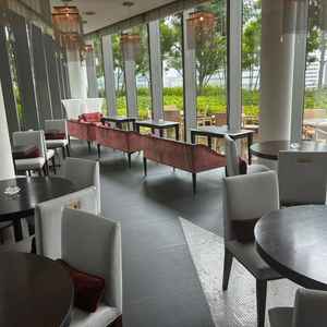 ゲストの待合室は広々としており、特別感あふれる非日常的な空間でした。