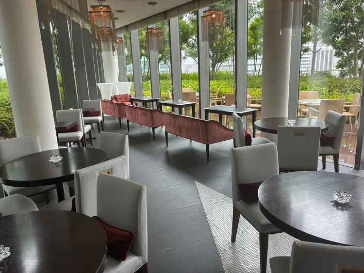 ゲストの待合室は広々としており、特別感あふれる非日常的な空間でした。