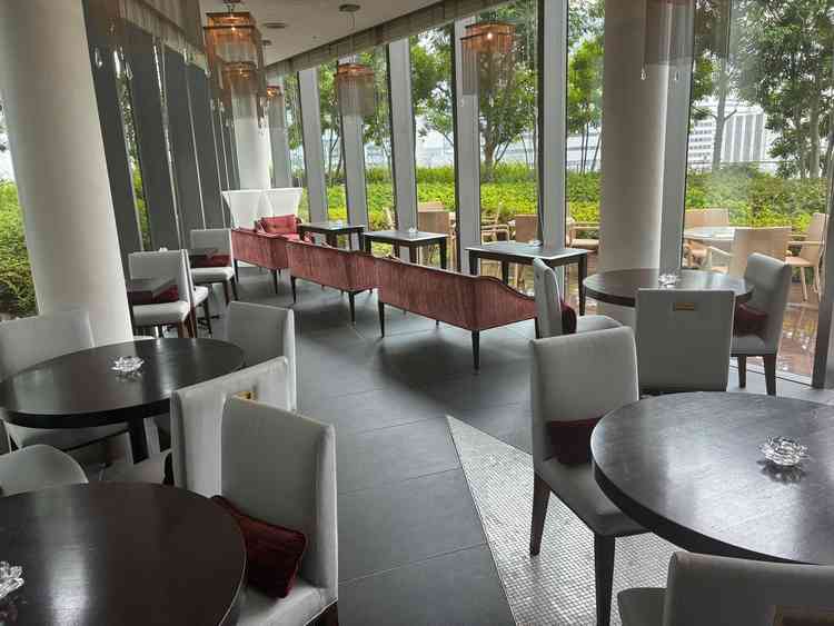 ゲストの待合室は広々としており、特別感あふれる非日常的な空間でした。