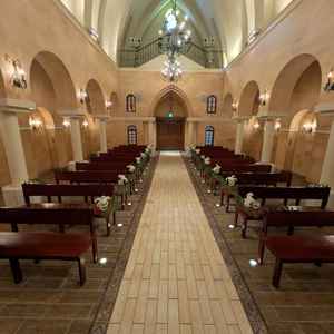 海外のチャペルのような幻想的な内観でした。