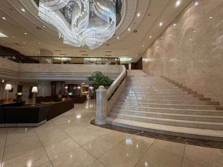 大階段。入ってすぐにあり、こちらで集合写真を撮ることが多いそう。