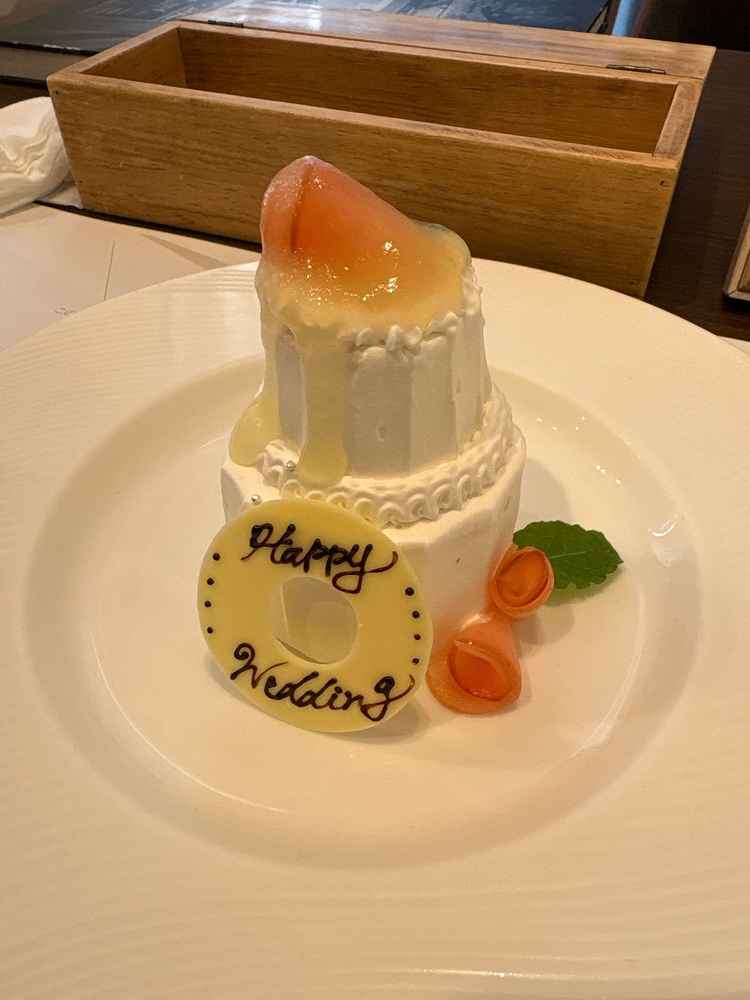 試食③。なんとミニウェディングケーキも出していただきました。美味しいりんごのショートケーキでした。