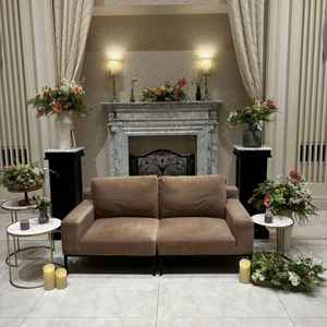 披露宴会場、新郎新婦の席