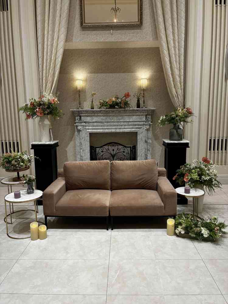 披露宴会場、新郎新婦の席