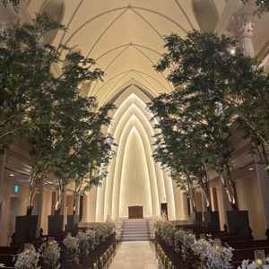 チャペルの中。ドレスが綺麗にみえるように白ではなくクリーム色になっているのが素敵でした。