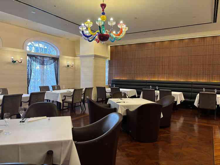 隣接するレストラン(少人数会食用会場)