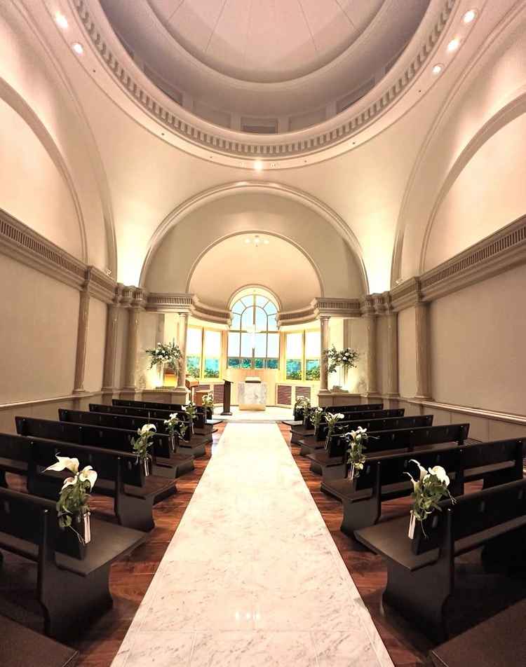 天井がドーム型で高い。リニューアル後に、自然光が入るようになったそう。