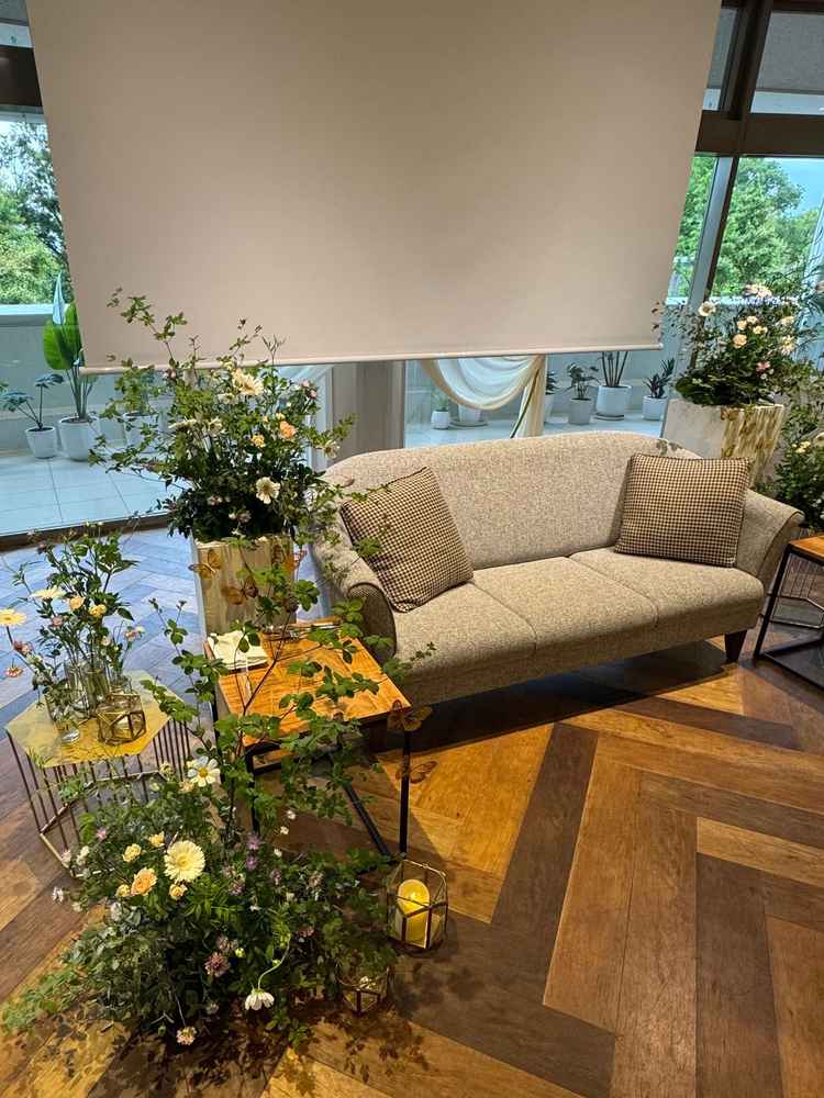 緑をバックにした披露宴会場で、華やかなで綺麗でした