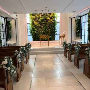 室内のチャペルも光が入り、温かい印象でした。