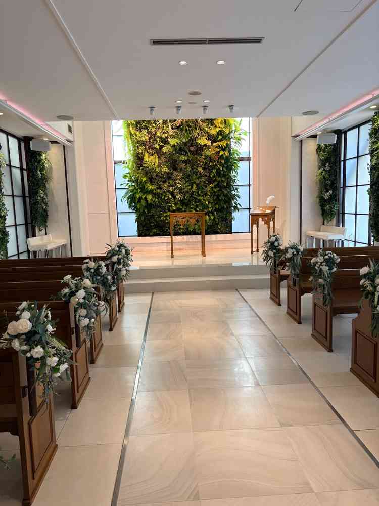 室内のチャペルも光が入り、温かい印象でした。