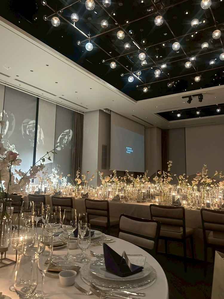 披露宴会場です。映像鑑賞時にはキャンドルで一面が輝いており非常に良い雰囲気でした！