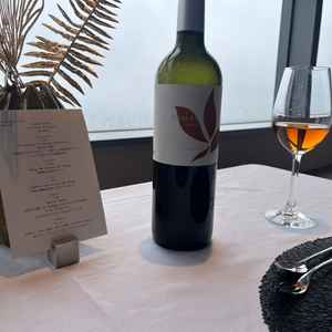 試食の際に出していただいた、お茶がとても美味しかったでシェフがお料理の説明を丁寧にして下さいました。