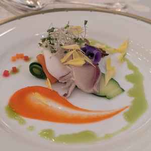 試食。フレンチコースの前菜。彩りも良く、ボリュームもあるよかった。