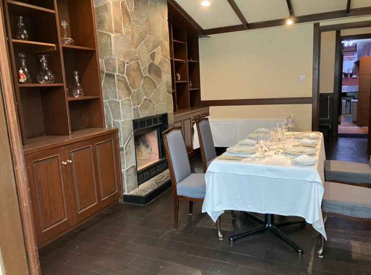 披露宴会場の一角に個室のような空間が。キッズスペースにも最適！