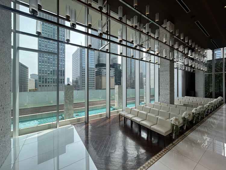 一つ目に見たチャペル。黒が基調。