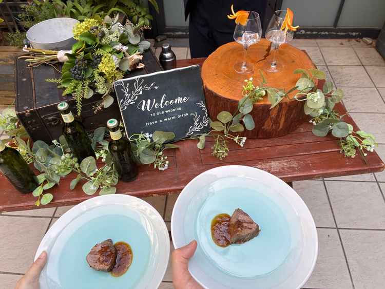ガーデンで、ステーキの試食をいただきました。本番でも、参列者に楽しんでいただけそうだと感じました。