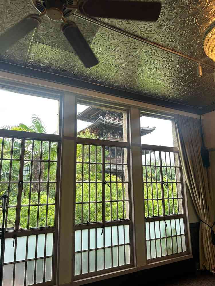 披露宴会場から五重塔が見える