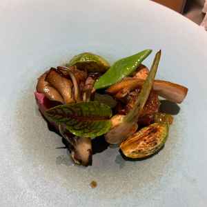 メイン料理になります。味付けもしっかりしている感じでした。牛フィレはやわらかく、ジューシーでした。