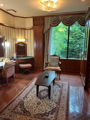 当日の準備をするお部屋が、森の中にあるため大きな窓のある個室で、リラックスできそうと思いました。