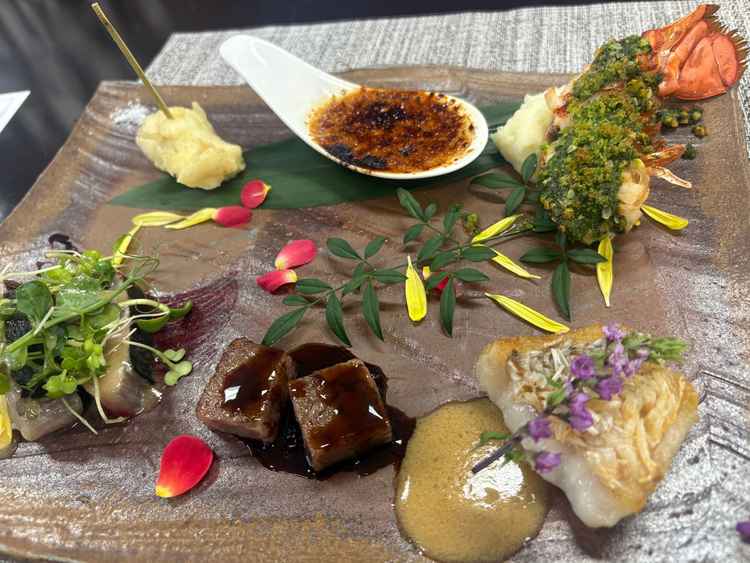 コースをワンプレートにした試食。口コミ一位も納得の美味しさ。