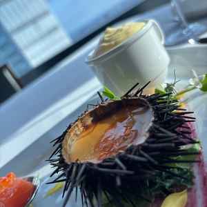 料理：ウニ料理が特に秀逸で印象に残った。