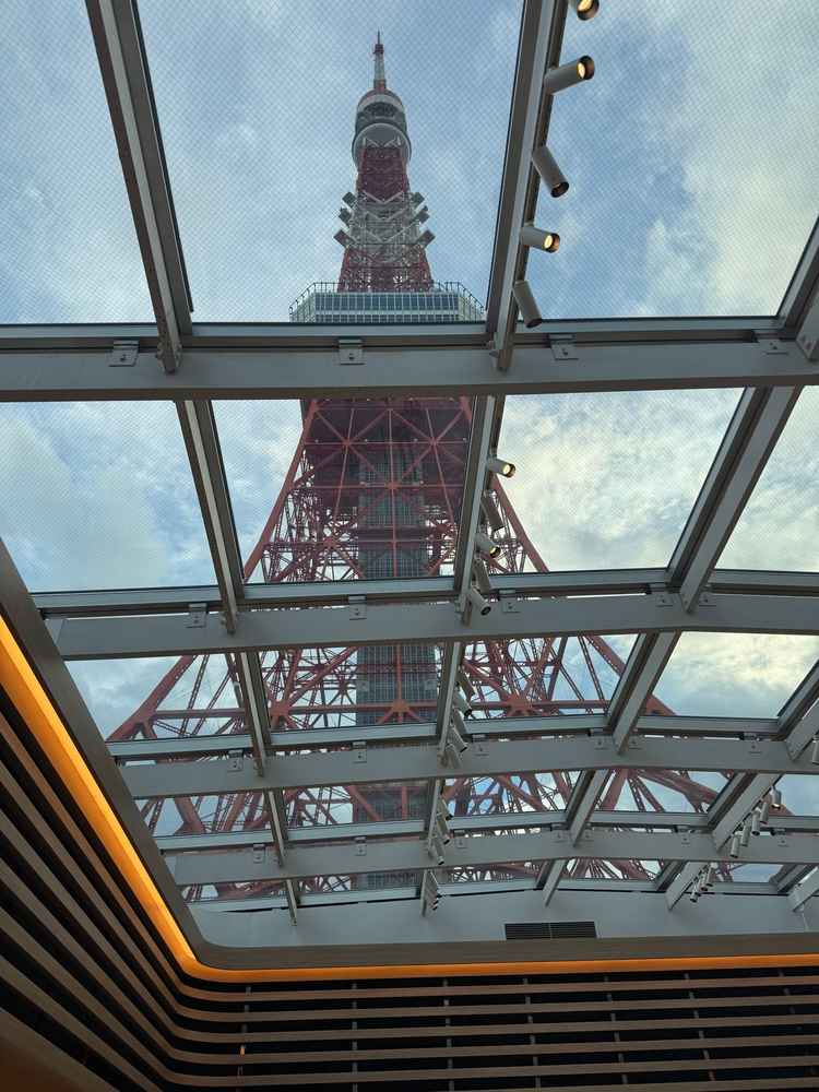 伺う前から、期待していたチャペルから見える東京タワーに圧倒されました！