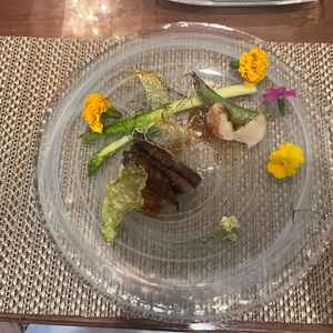 肉料理と魚料理です。