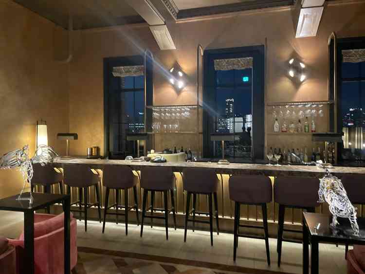 挙式披露宴参列者が使用なバースペース。前撮り用のフォトスペースとしても使用