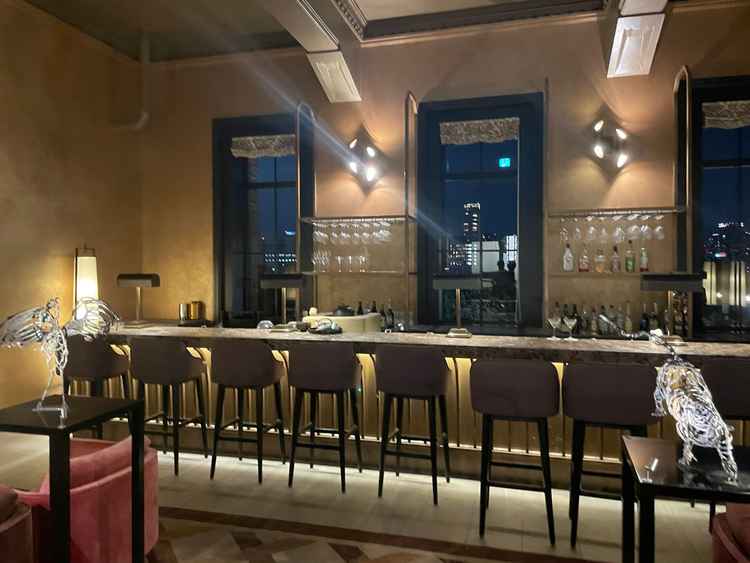 挙式披露宴参列者が使用なバースペース。前撮り用のフォトスペースとしても使用