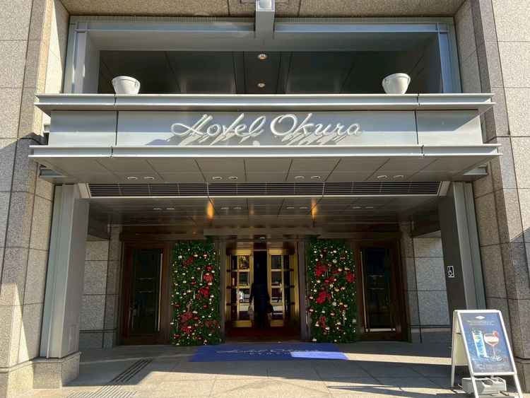 ホテルの玄関　クリスマス仕様