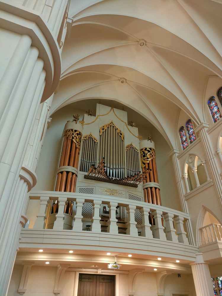 パイプオルガンも本物で当日生演奏とコーラスがはいるとのことで、ザ・クラシックと感じイメージが湧いた