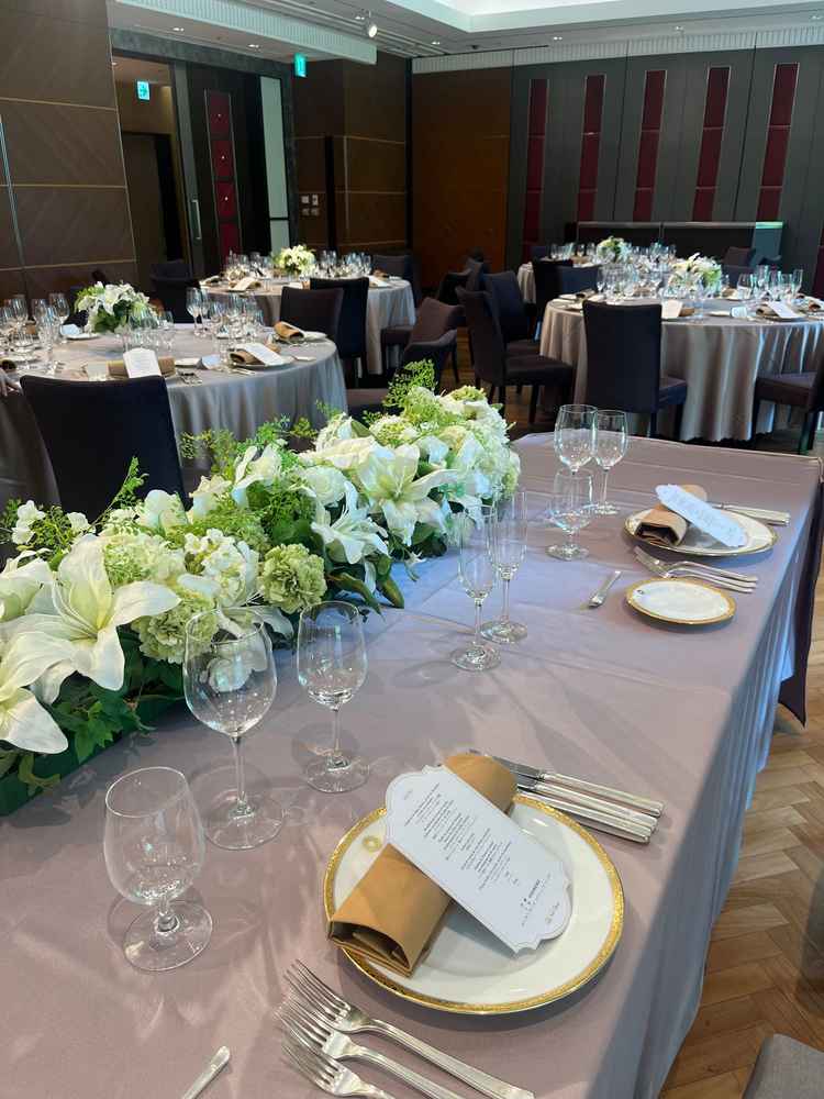 高砂から見た様子。お花の美しさと何よりゲストとの距離の高さが魅力でした。