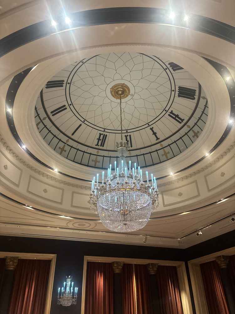 天井の時計がとても可愛いです。