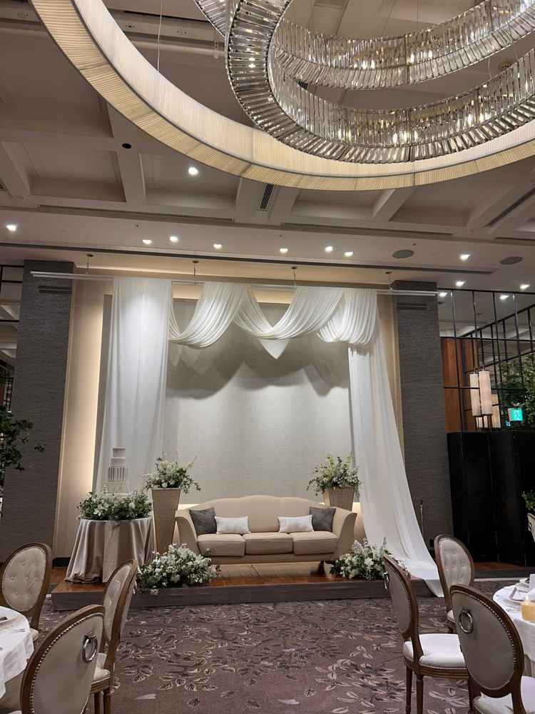 一番人気の披露宴会場のようです。天井も高く正方形の形をしていましたが、窮屈感は感じられなかったです。