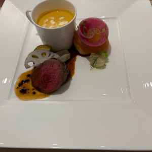 プレートで試食させていただきました。特にお肉が柔らかく美味しかったです。