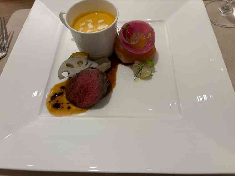 プレートで試食させていただきました。特にお肉が柔らかく美味しかったです。